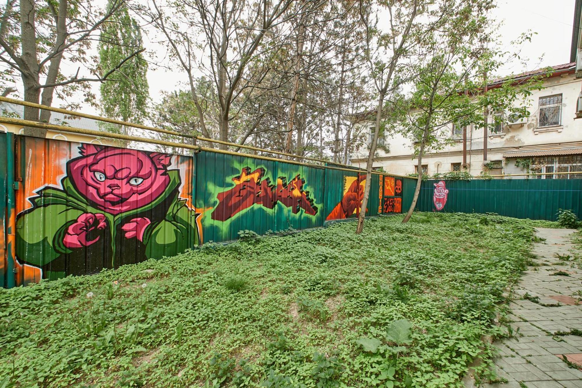 Wanderlust Hostel Riverside Alma-Ata Buitenkant foto